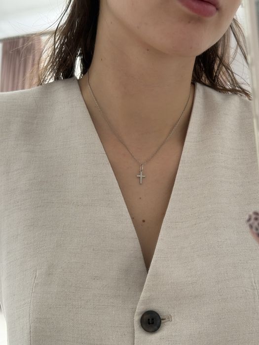 Срібний ланцюжок з хрестиком в камінчиках