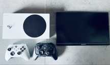 Xbox Series S + monitor Arzopa przenośny + 2 pady ( pełen komplet ).