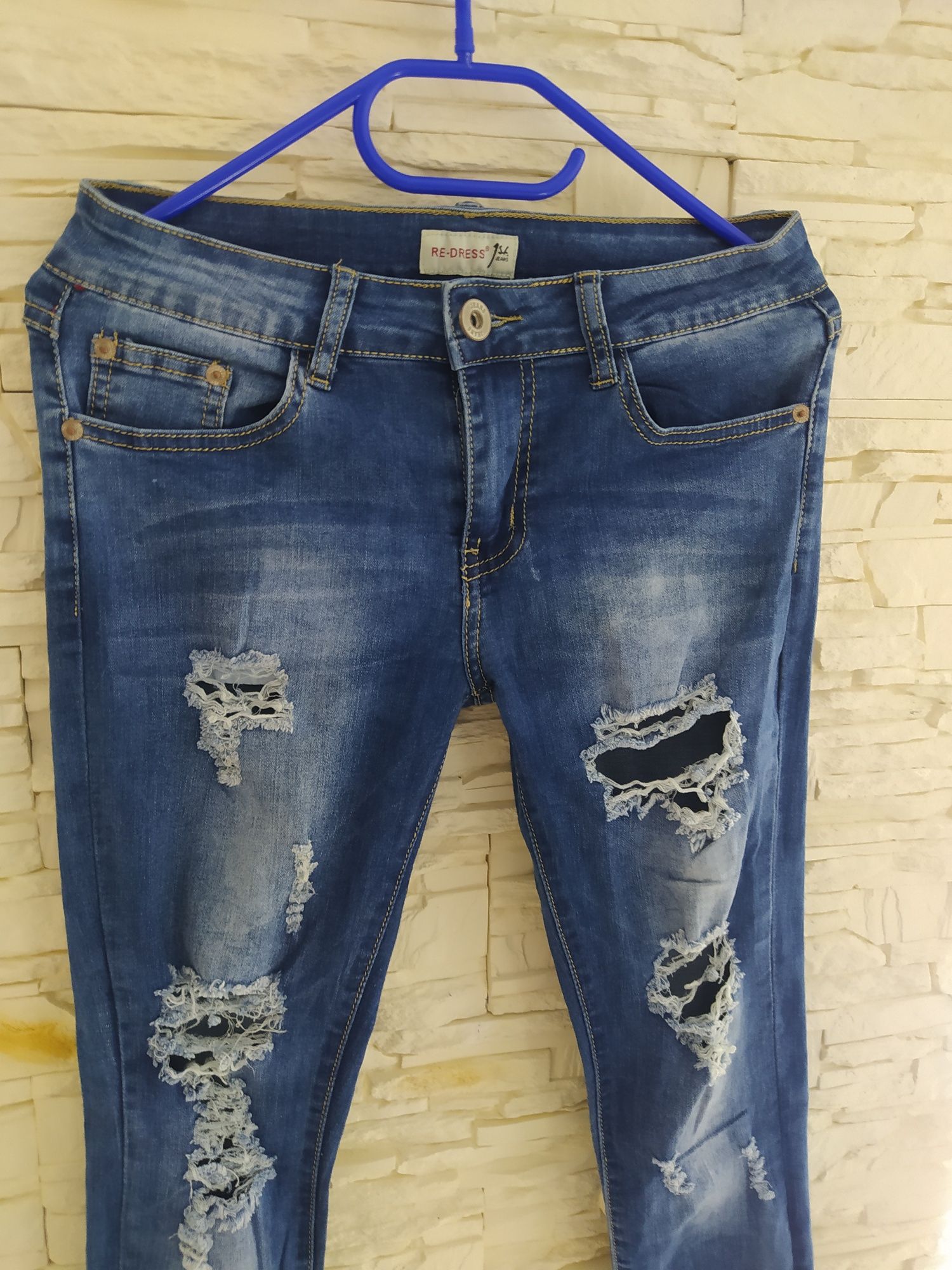 Spodnie jeans 38
