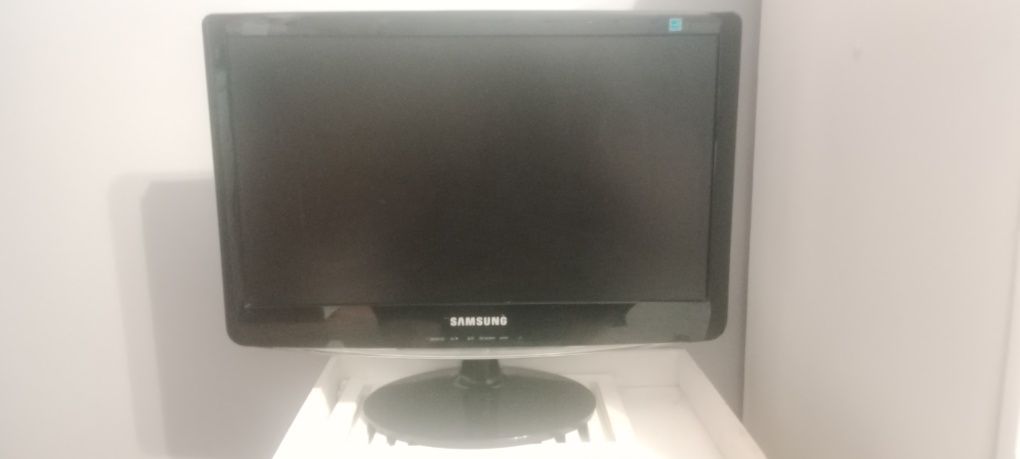 Monitor LCD do komputera stacjonarnego