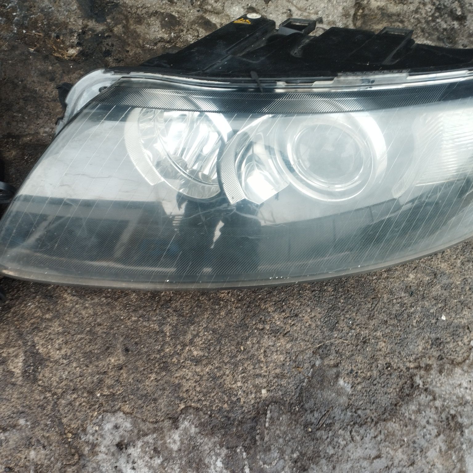 Audi A6 C6 lampy przód oryginał Hella Xenon skrętny