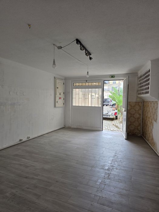 Garagem com 40 m² em São Pedro do Estoril