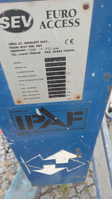 plataforma elevatoria 12M  rebocavel