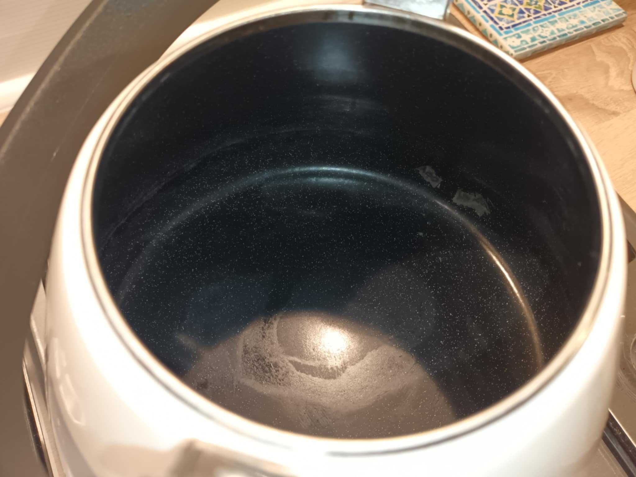 biały czajnik Le Creuset - Kone