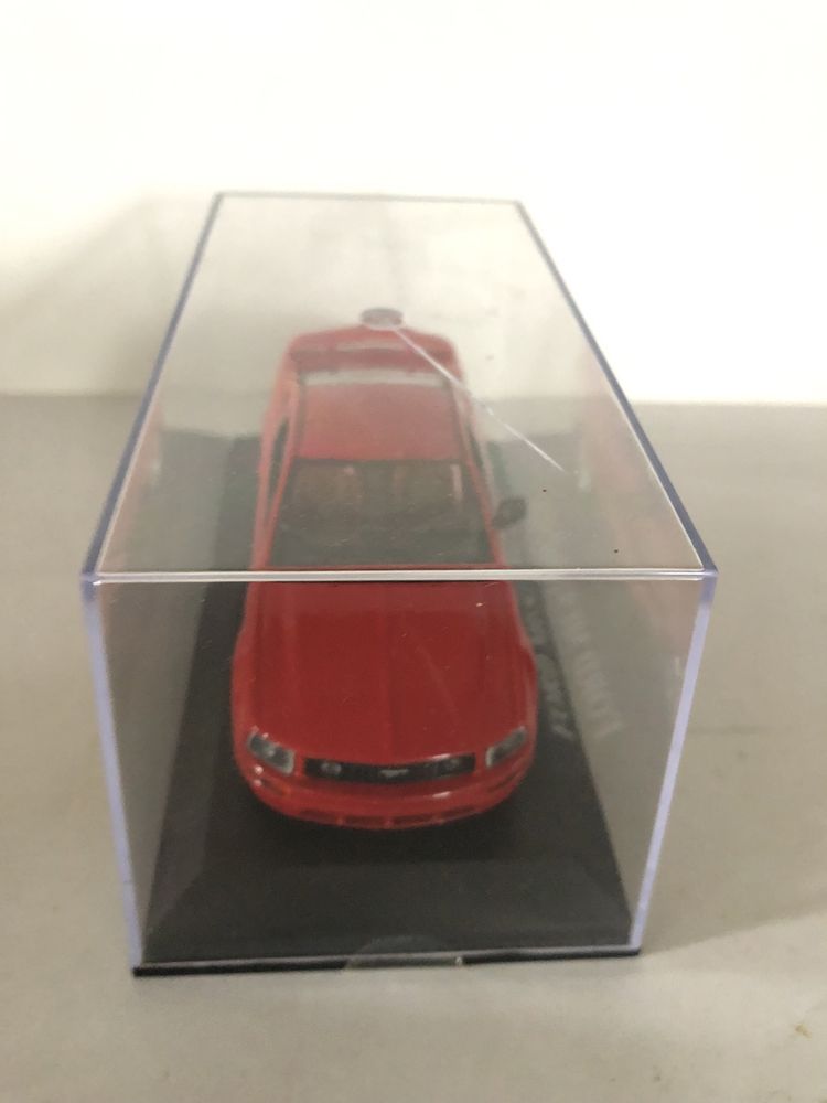 Ford Mustang GT escala 1:43