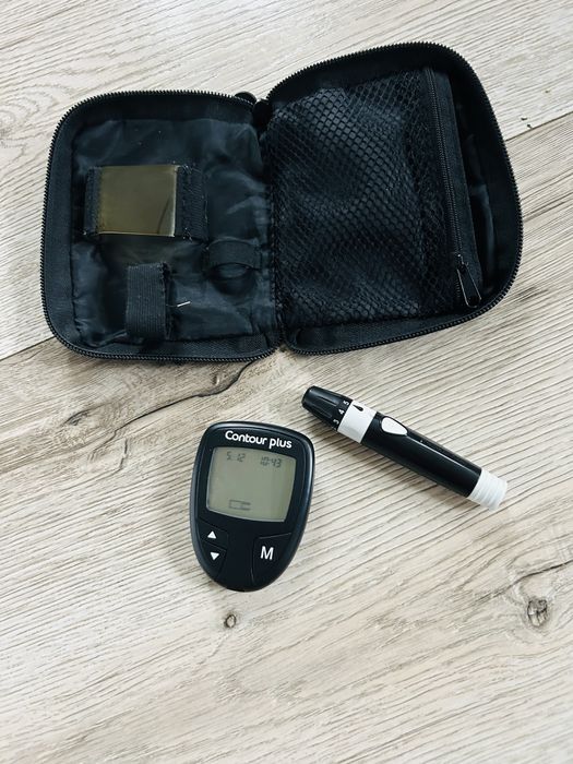 Glukometr do mierzenia poziomu cukru we krwi Contour plus