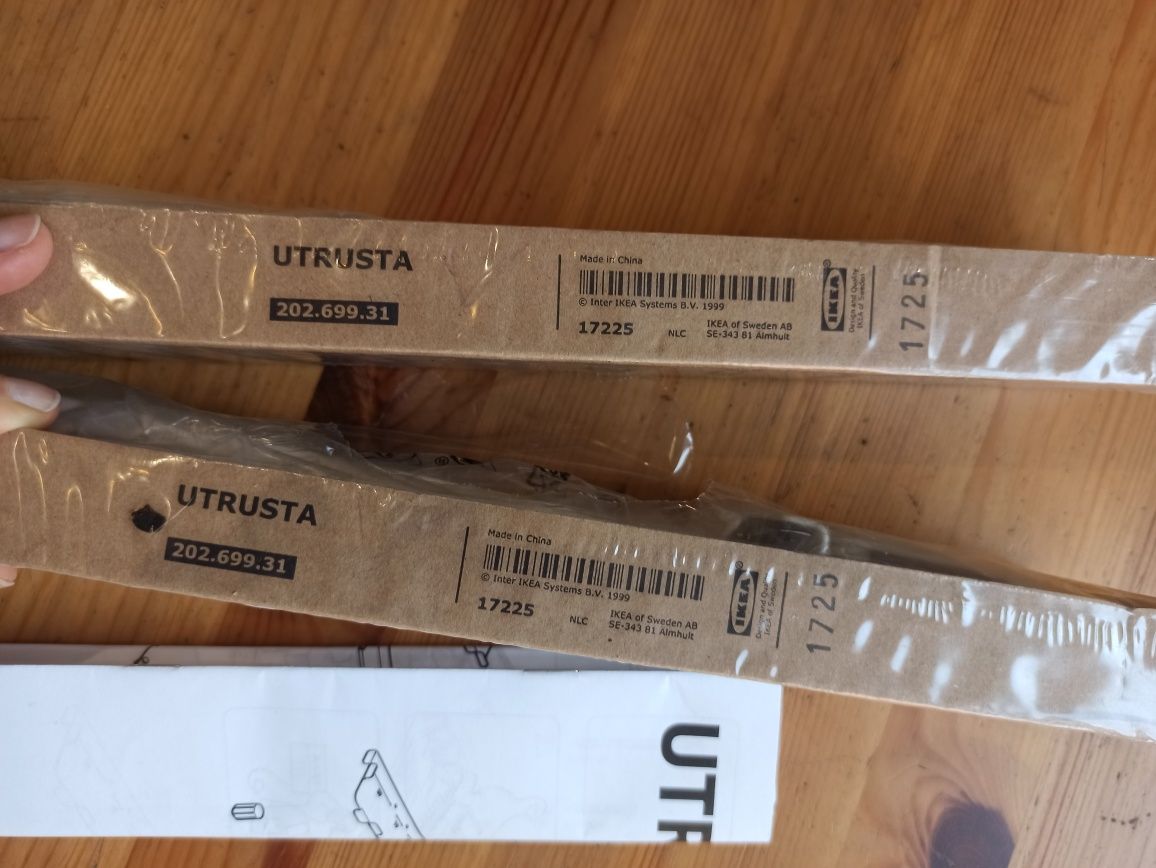 IKEA UTRUSTA Elem. mocujący szufladę na drzwiach
15,-