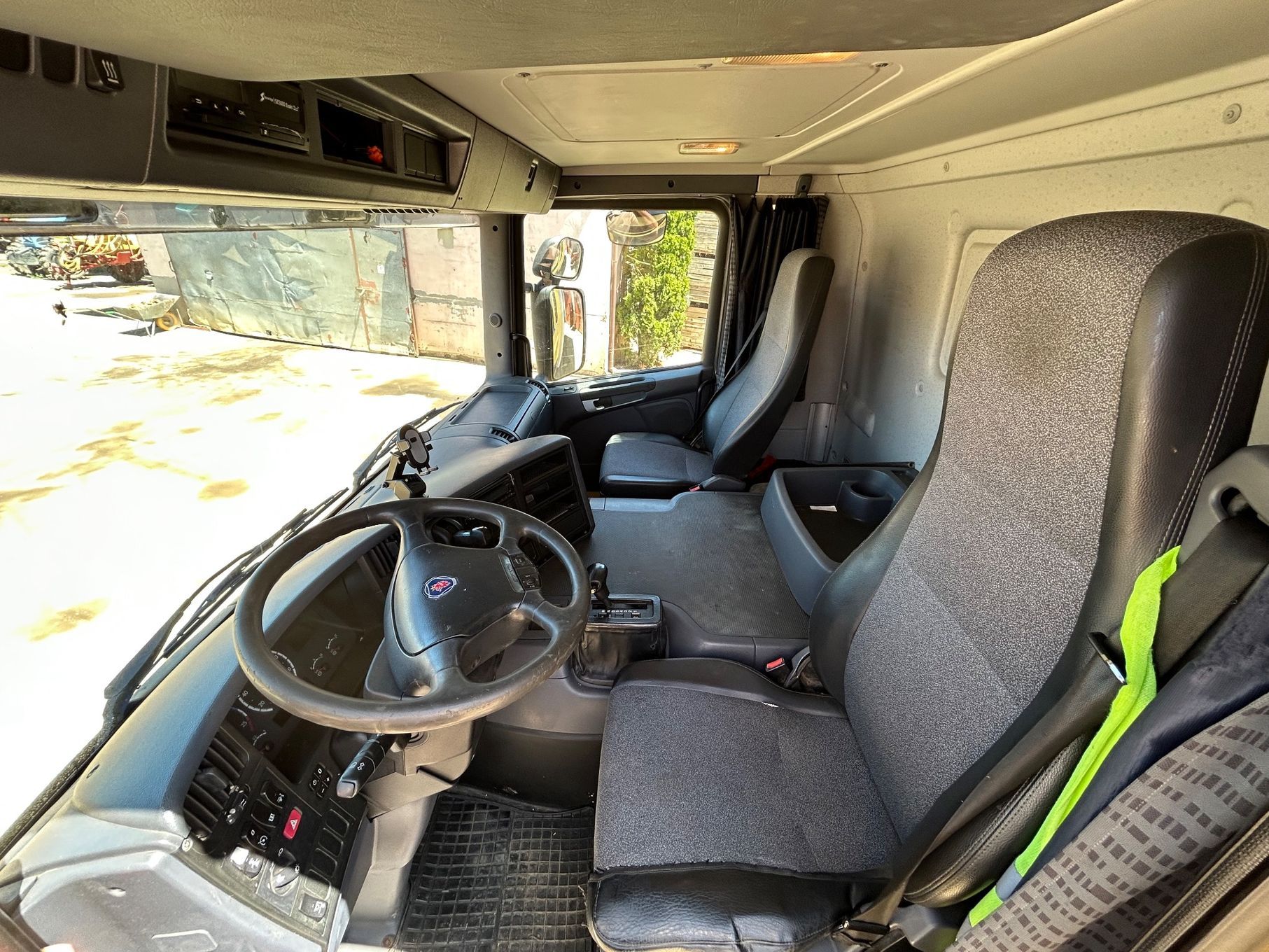 Scania P310  Scania p310 izoterma 310KM automat