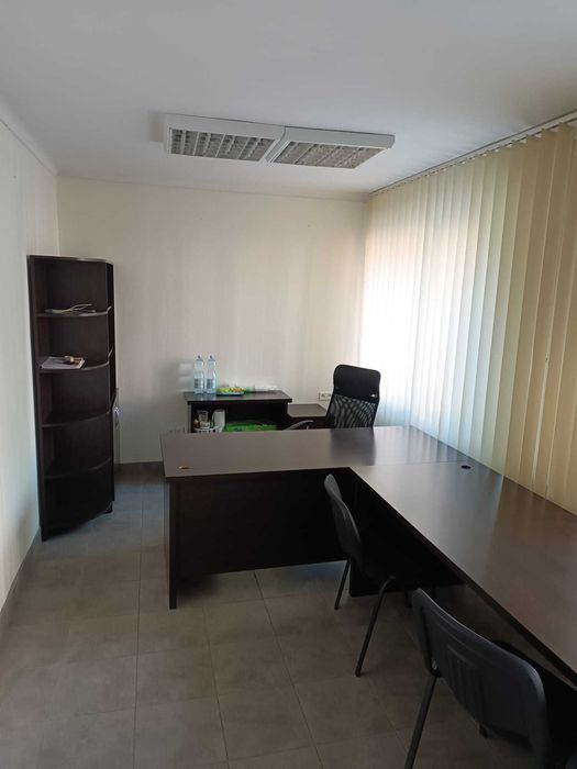 Zestaw dwóch solidnych biurek 180x80 cm z kontenerekiem + szafka