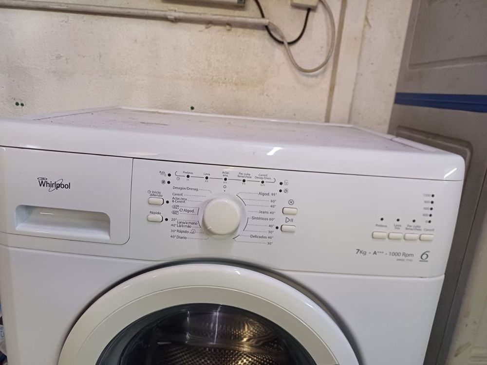 Máquina de lavar a roupa Whirlpool