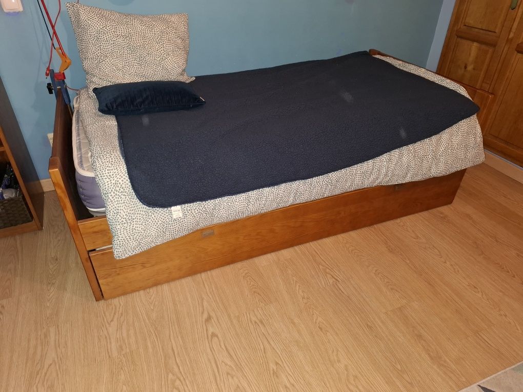 Cama solteiro dupla,  trasforma-se em cama casal. Com 2 colchoes