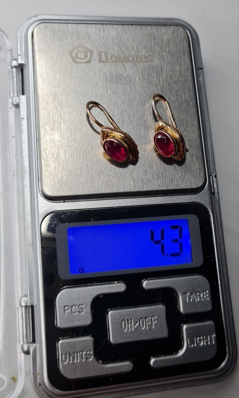 Золотые серьги 4.3 грамма