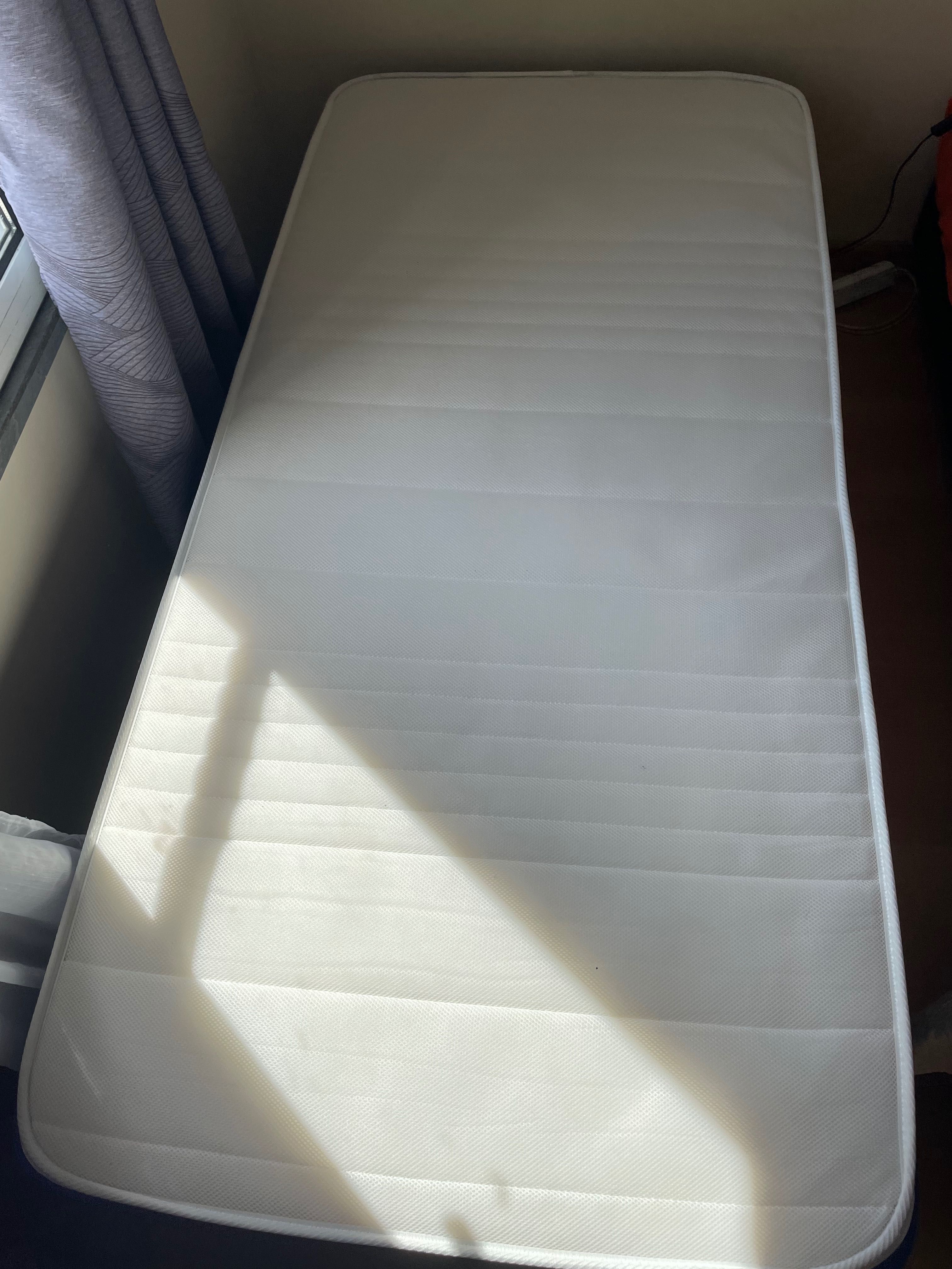 Cama de solteiro (base+ colchão )