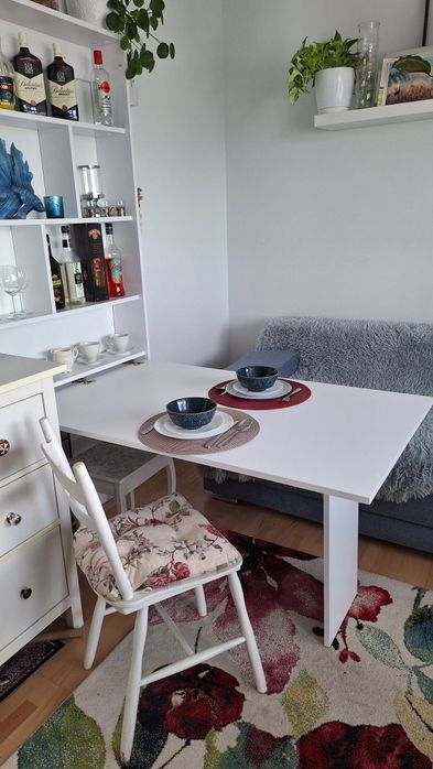 Biurko wiszące, składane; stół wiszący, składany