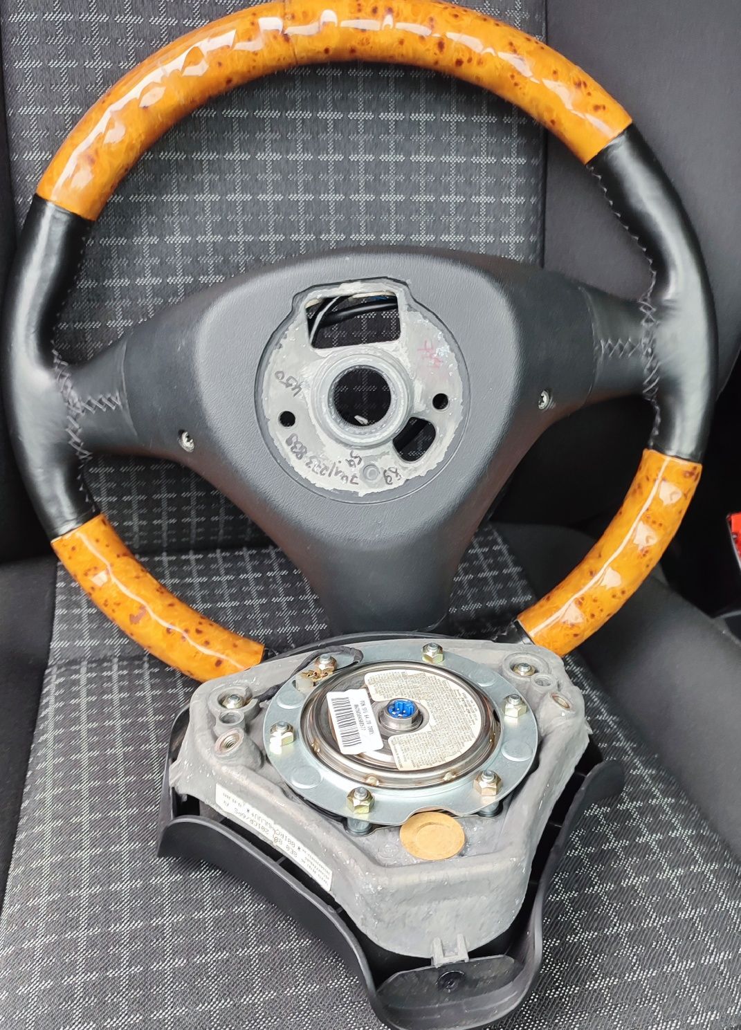 Kierownica drewno skóra Tiptronic Airbag Audi A3 A4 B5 A6 C5 A8 S8 D2