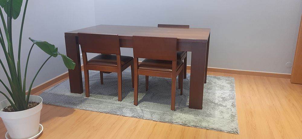 Mesa Extensível com 3 Cadeiras