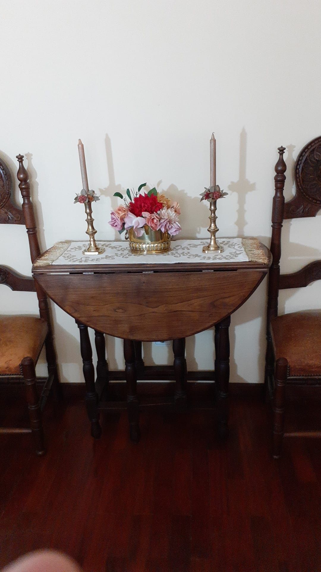 Mesa de abas com 4 cadeiras