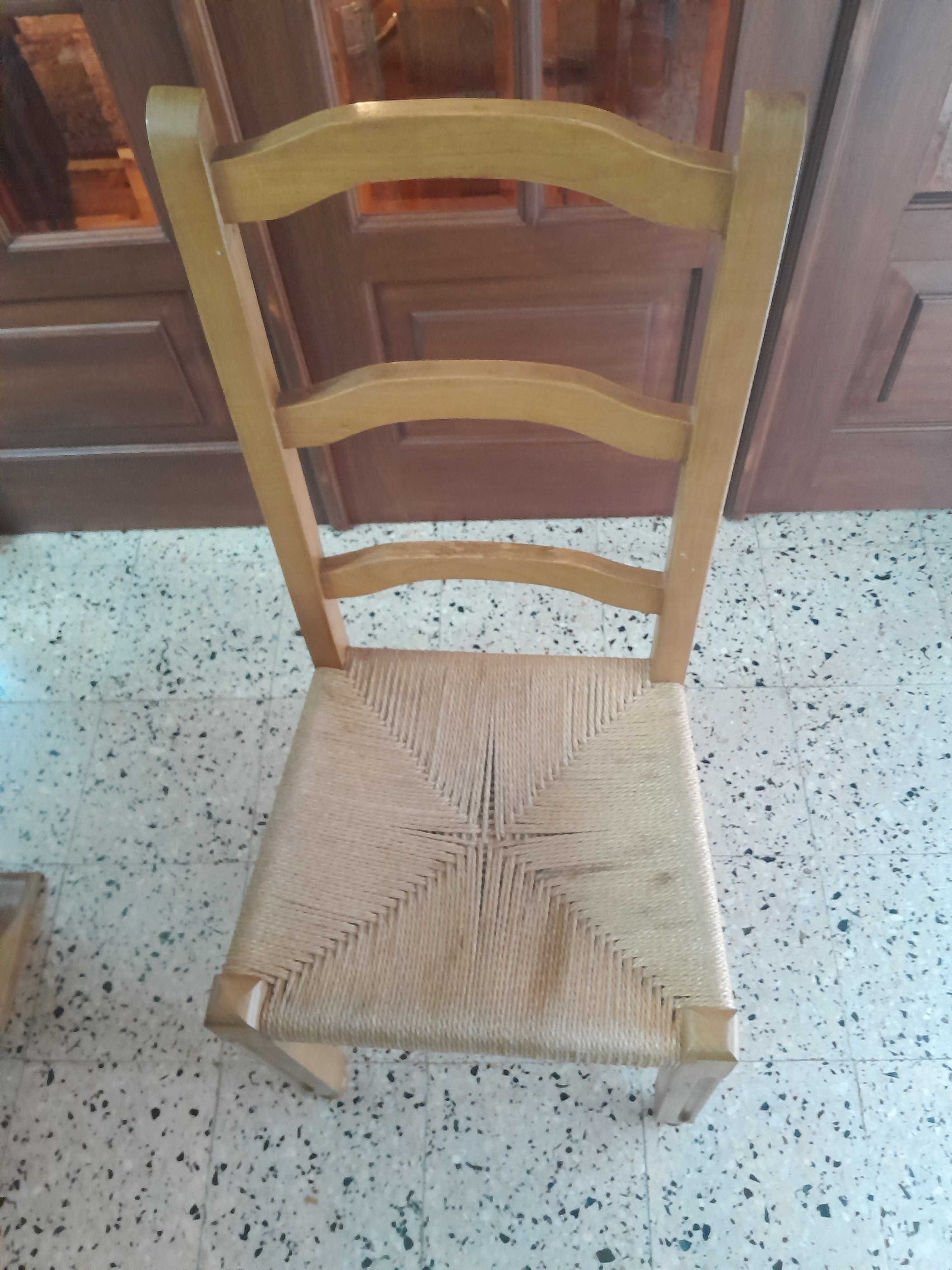 Mesa de cozinha e cadeiras