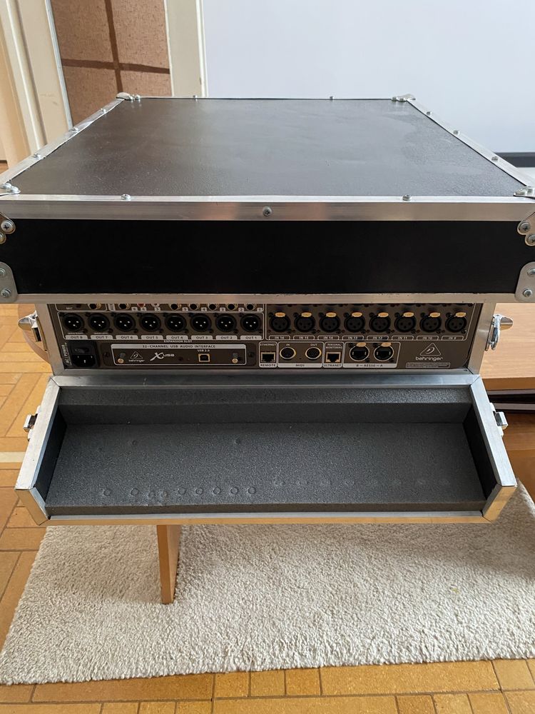 Mikser cyfrowy Behringer x32 Producer + case