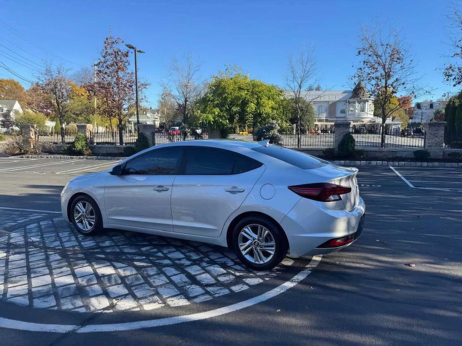 Hyundai Elantra      2019