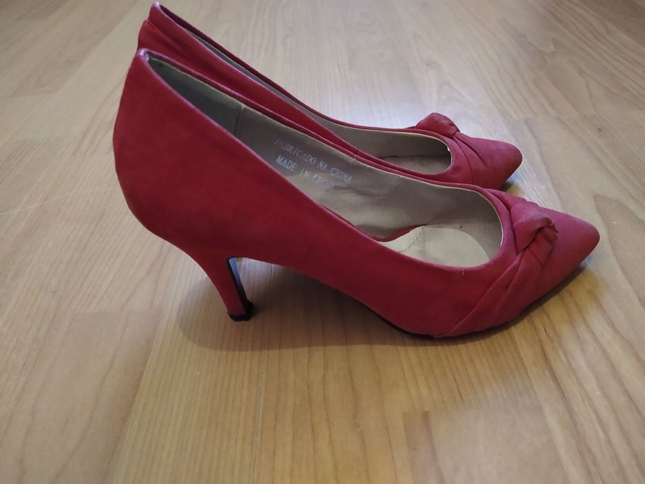 Sapatos vermelhos senhora