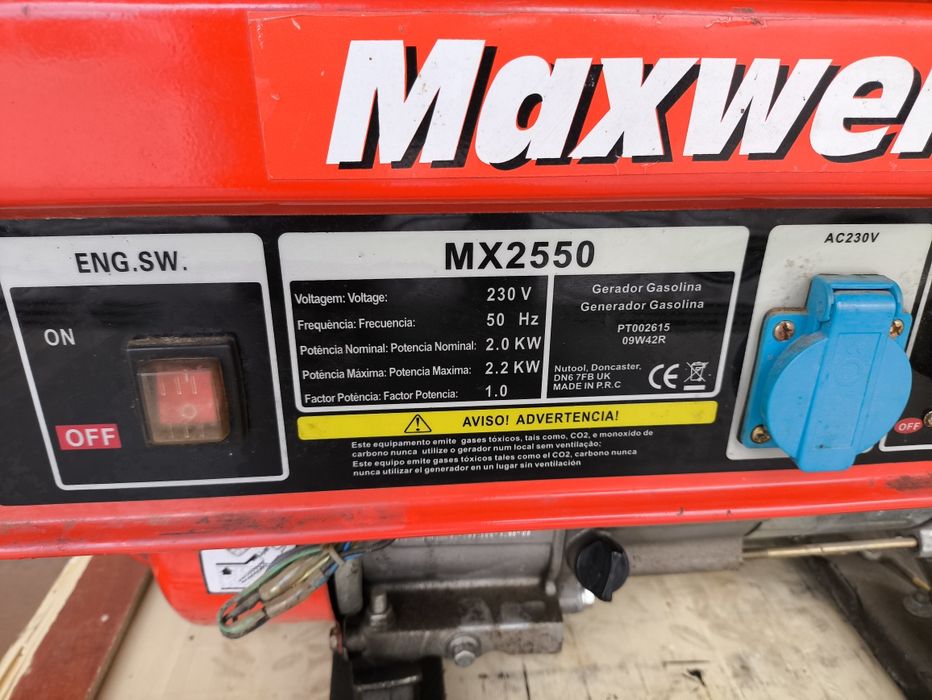 Gerador a Gasolina Maxwerx 5.5 HP (2.0 kW) - Pouquíssimo Uso e Revisão