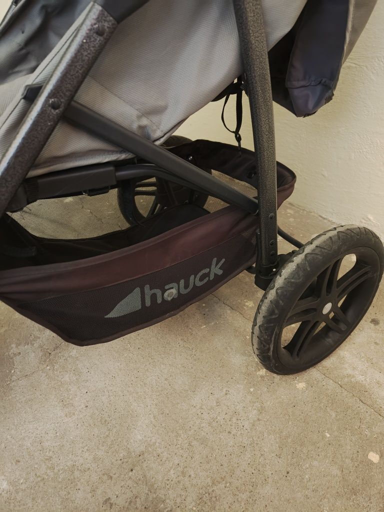 Hauck Rapid 3R



Widoczny na zdjęciu produkt to wózek spacerowy Hauck