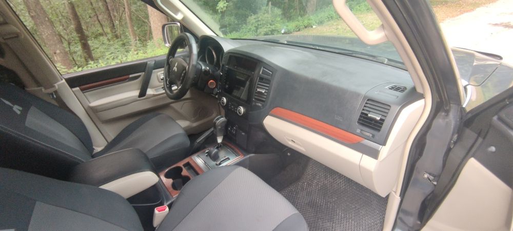 Mitsubishi pajero 4