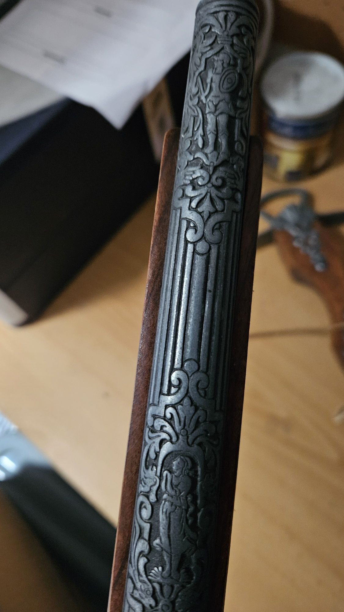 Pistola e Besta antigos