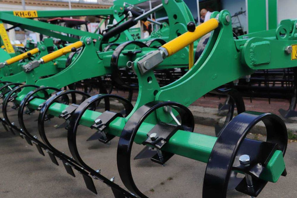 Культиватор напівпричіпний КН-6,1 із стійками Bellota (3-х рядний)