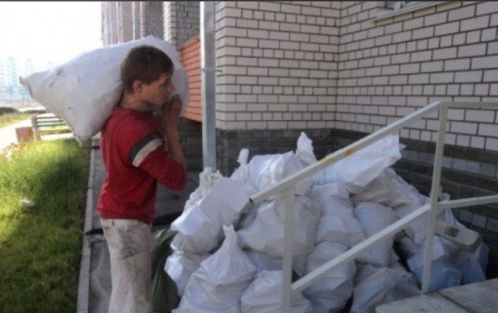 Вивоз мусора в мешках вивіз будівельного сміття вивезення гілок веток