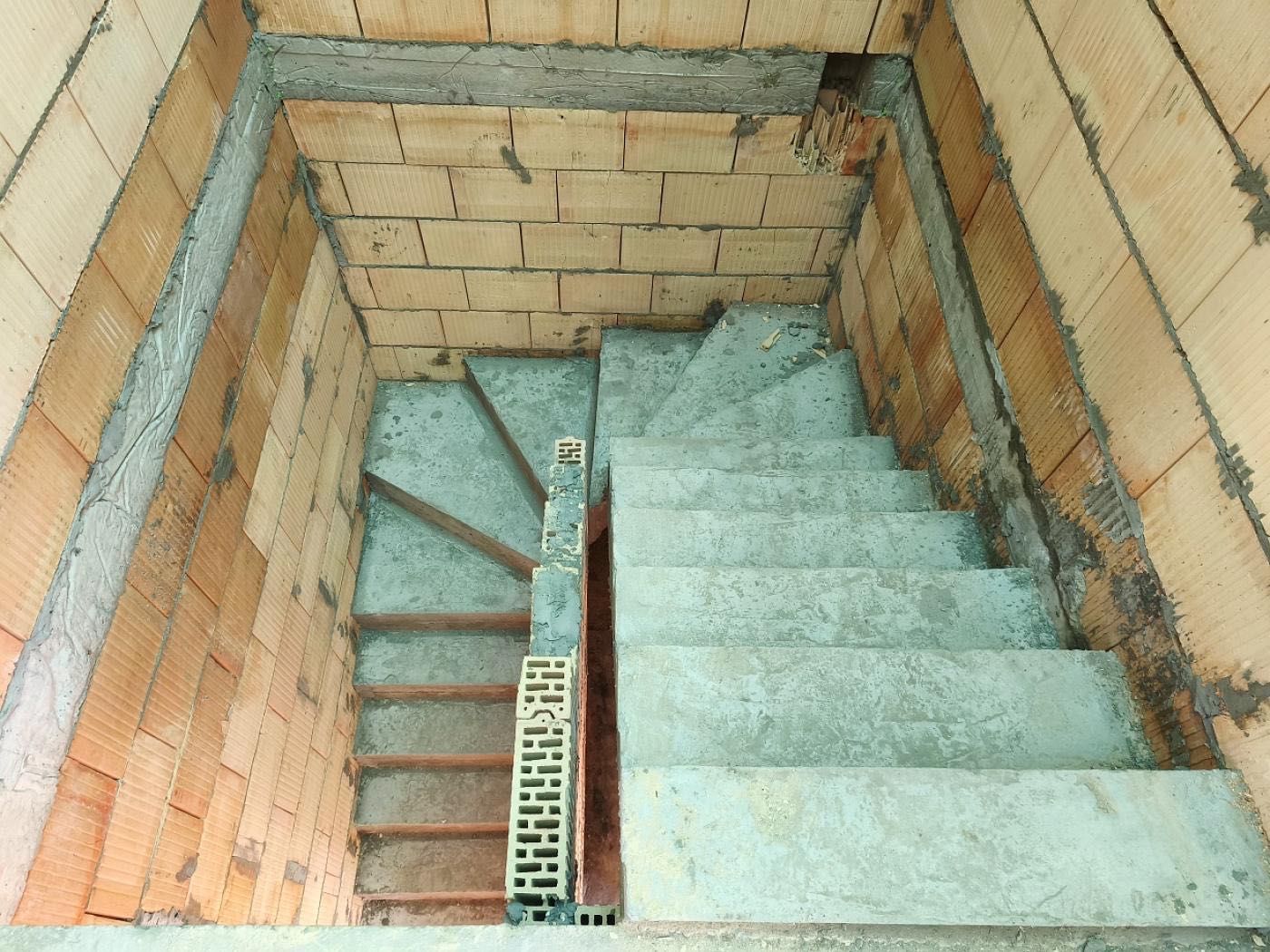 Таунхауси біля Бучанського парку, ГАЗ, Держпрограми, Центр.Комунікації