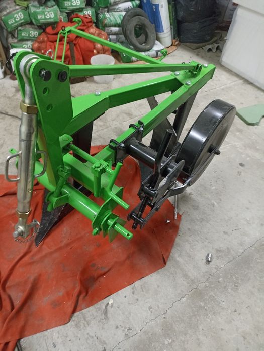 Плуг тракторний 2по25 польща