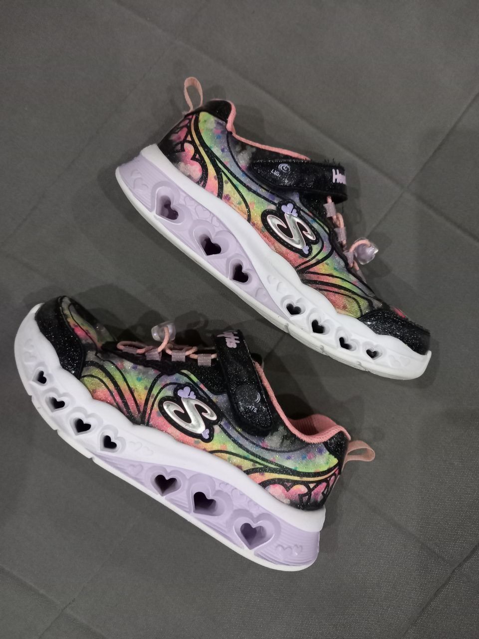 Кросівки на дівчинку Skechers -світяться