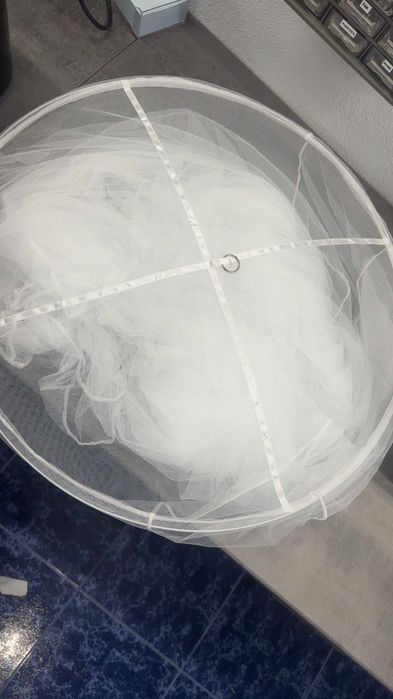 Rede mosquiteira montada no teto