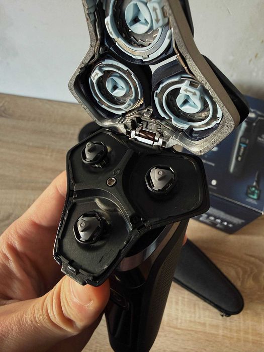 Бритва Philips Series 7000 S7882 ( полный комплект )