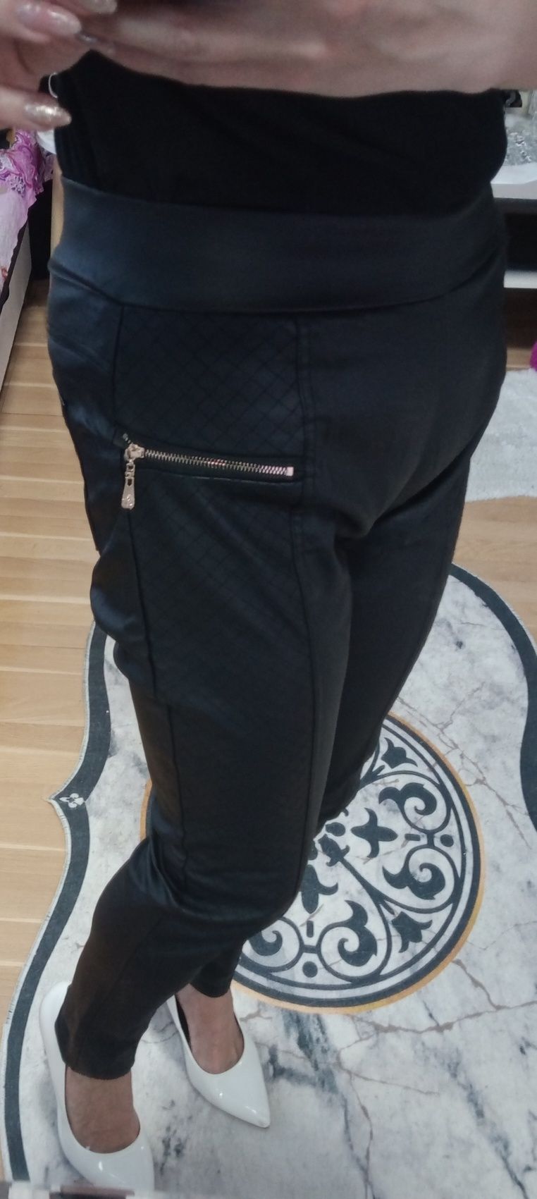 Spodnie legginsy woskowane czarne suwaczki
