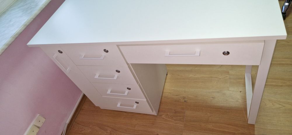 Стіл манікюрний НОВИЙ