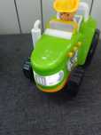Traktor z farmerem