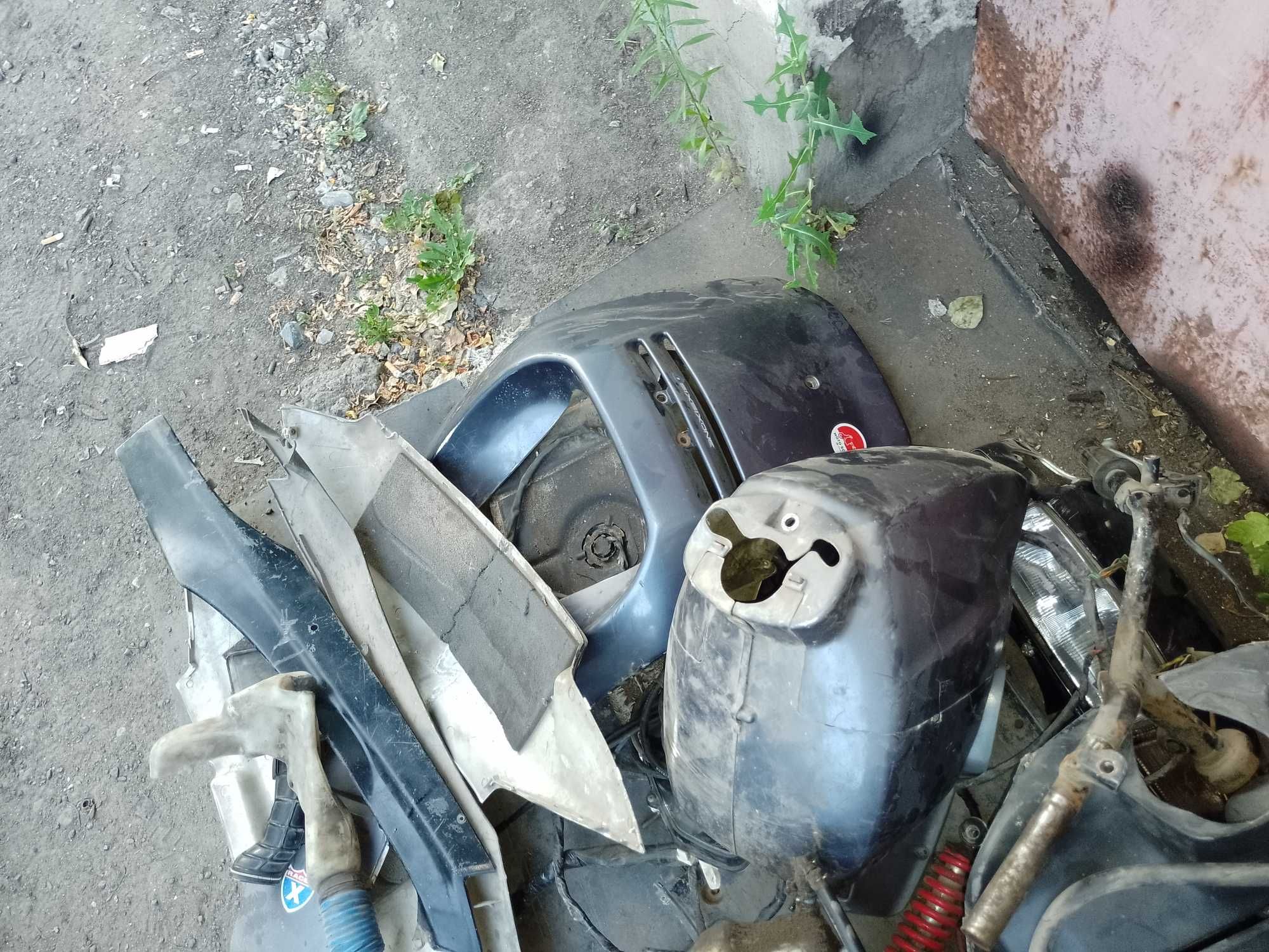 Продам запчасти Скутер на Honda Lead 50cc 90cc