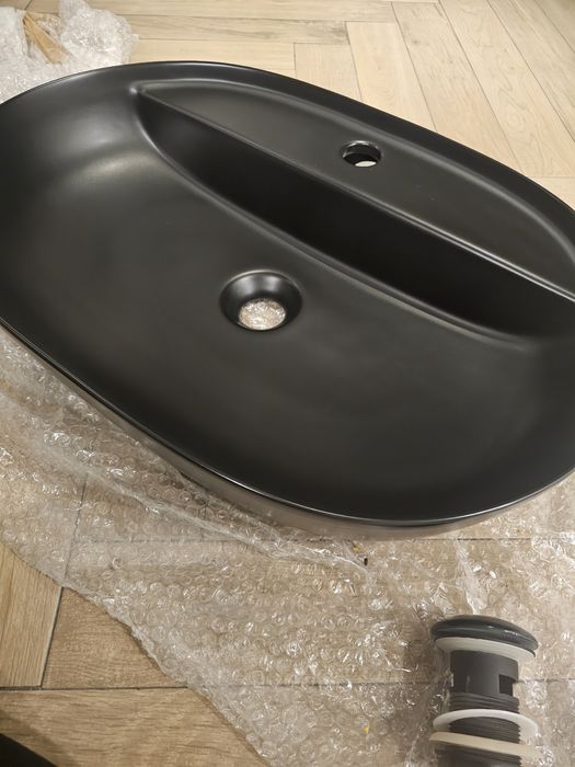 Umywalka czarna matowa ceramiczna nablatowa 62 Babette black matt Elit