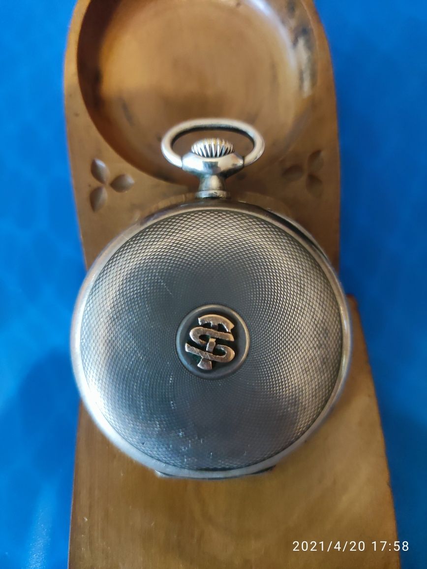 Srebrny kieszonkowy zegarek OMEGA około 1930r.