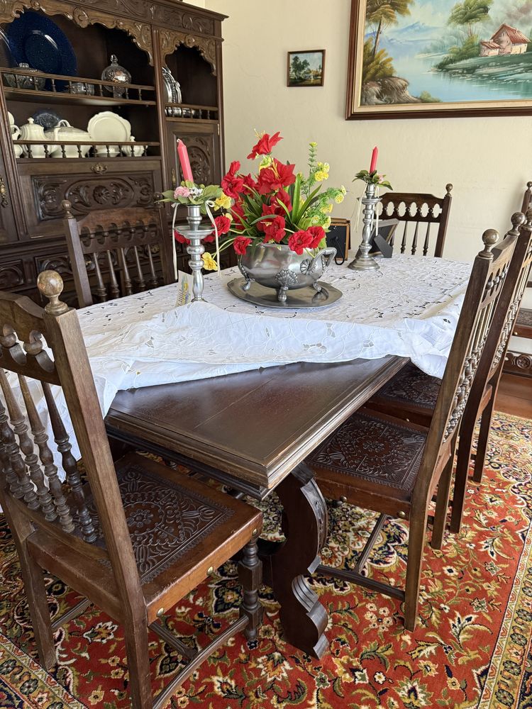 Mesa de jantar + 8 cadeiras