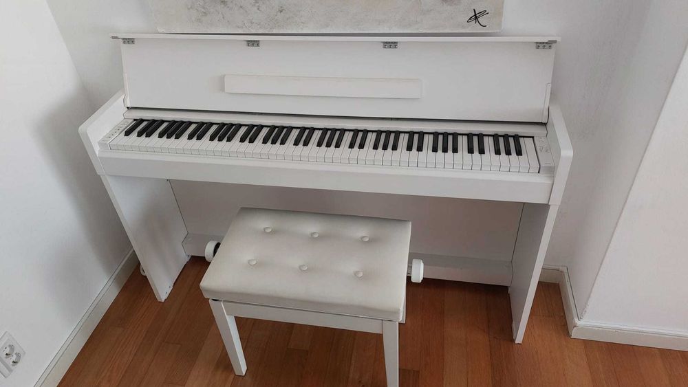 Piano Yamaha YDP-S35WH + banco em muito bom estado