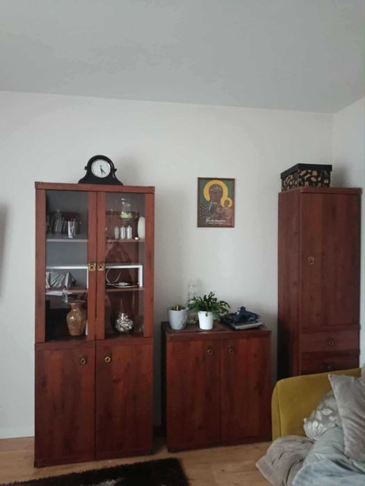 Komplet mebli Fregata do salonu ze stołem i krzesłami