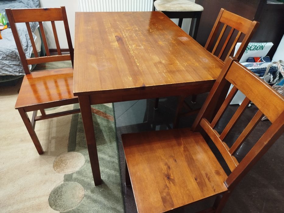 Stół kuchenny z krzesłami