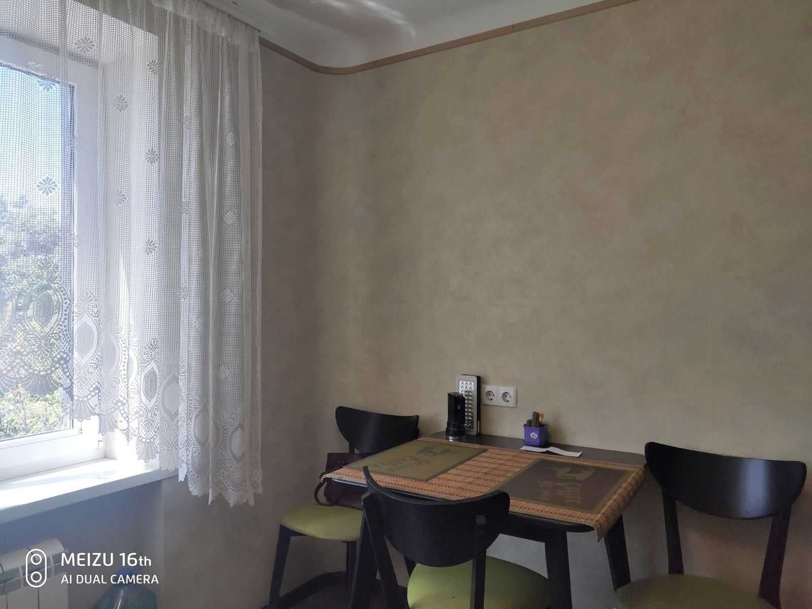 Продам 1 к. квартиру 4/9 эт., р-н метро " Бот. Сад", 39 м2, капремонт