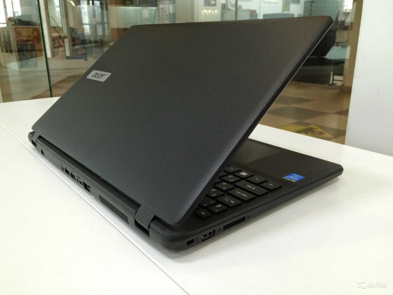Современный ноутбук Acer c большим экраном 17.3"