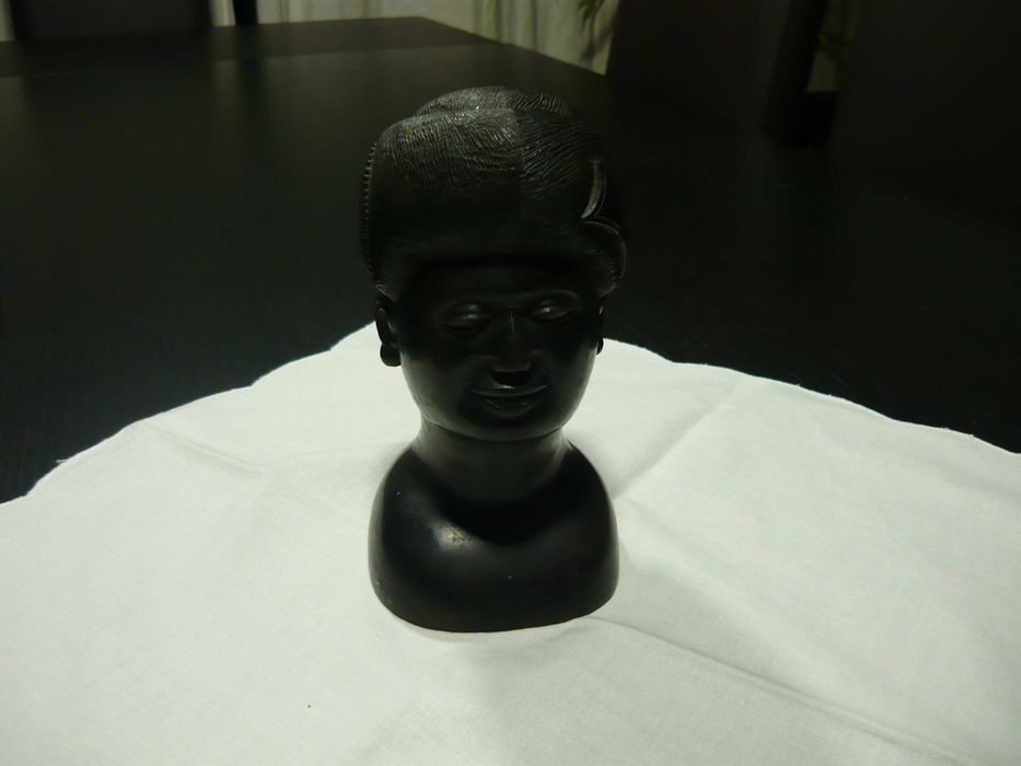 Estatueta em Pau Preto - Arte Africana