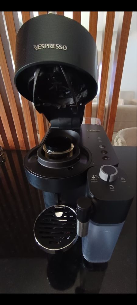 Maquina nespresso vertuo lattissima